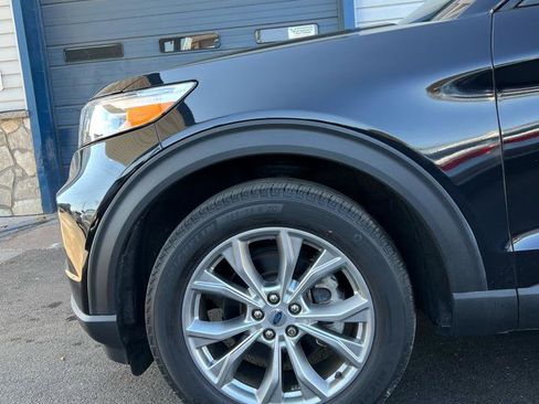 Used 2020 Ford Explorer XLT w/ Equipment Group 202A image 2