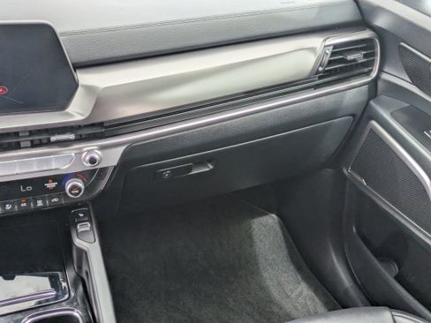 Used 2025 Kia Telluride S FWD image 19