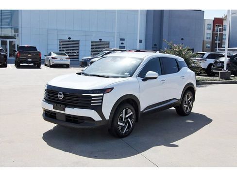 Used 2025 Nissan Kicks SV FWD image 3