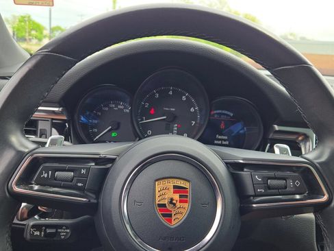Used 2024 Porsche Macan AWD/4WD image 32