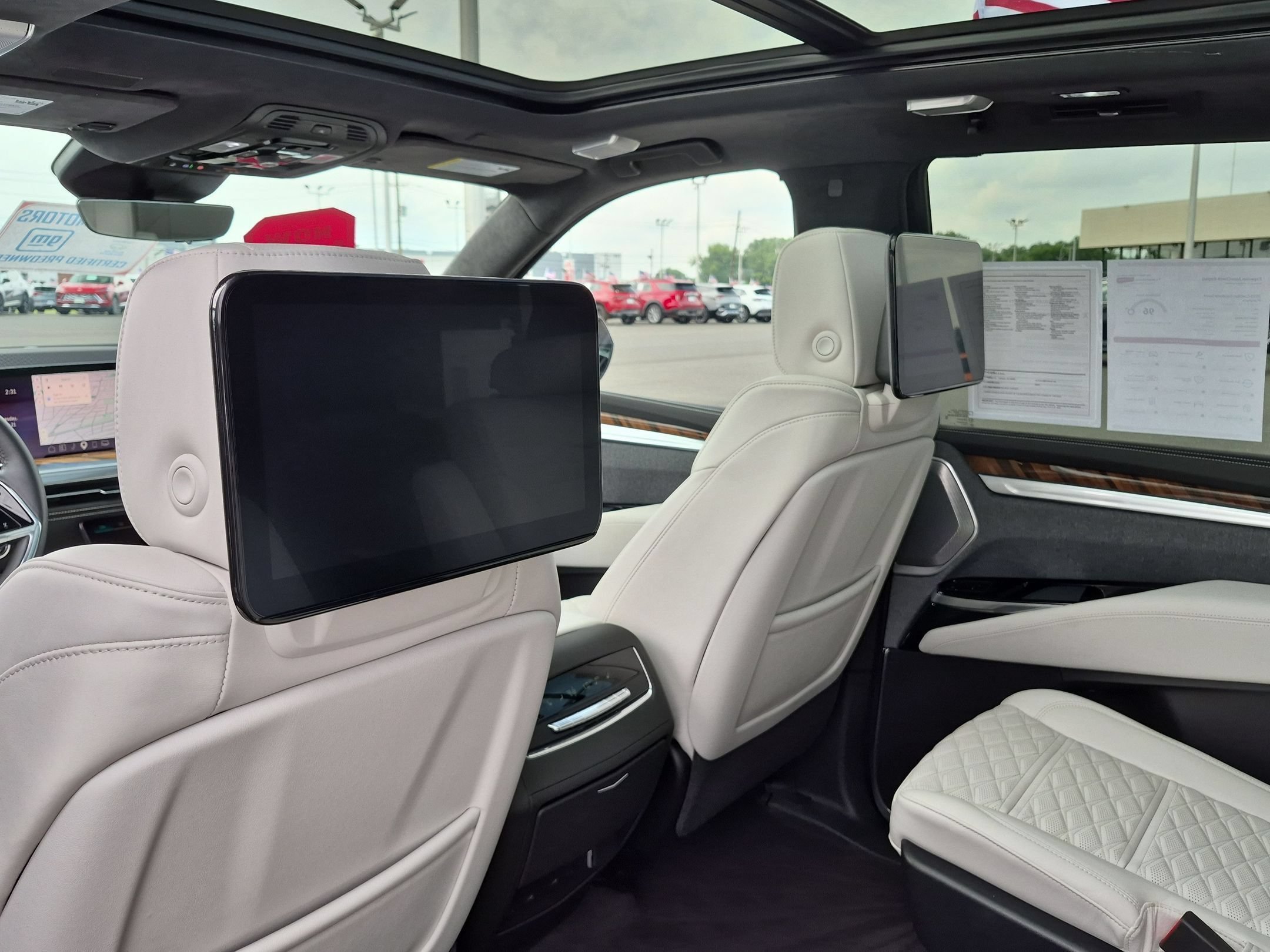 Certified 2025 Cadillac Escalade Sport Platinum w/ LPO, Floor Liner Package AWD/4WD image 34