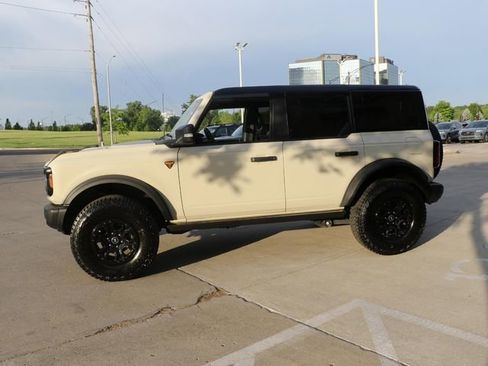 Used 2025 Ford Bronco Badlands AWD/4WD image 4