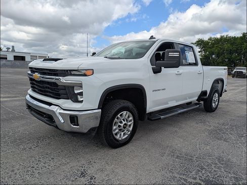Certified 2025 Chevrolet Silverado 2500 LT w/ Convenience Package AWD/4WD image 8