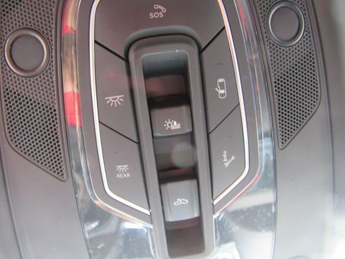 Used 2022 Bentley Bentayga AWD/4WD image 21