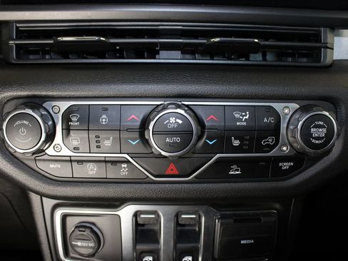 Used 2024 Jeep Wrangler Sport AWD/4WD image 12
