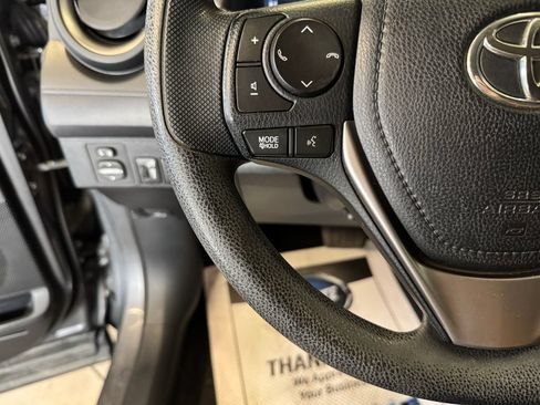 Used 2018 Toyota RAV4 LE w/ Carpet Mat Package FWD image 11