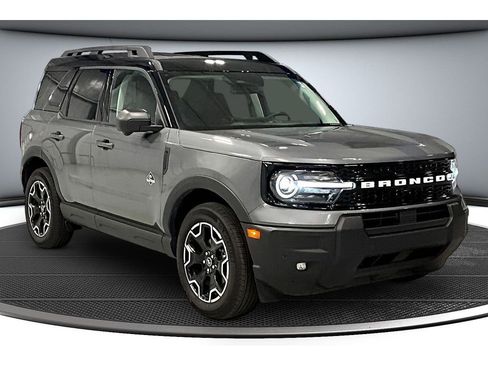 Used 2025 Ford Bronco Sport Outer Banks w/ Outer Banks Tech Package+ image 2