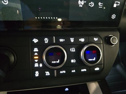 New 2026 Land Rover Defender 110 X-Dynamic SE AWD/4WD image 23