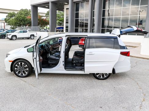 Used 2025 Honda Odyssey Elite image 11