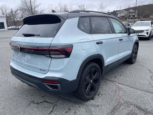 New 2026 Volkswagen Taos SE AWD/4WD image 3