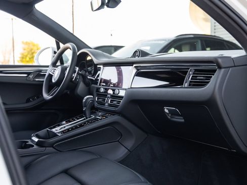 Certified 2026 Porsche Macan AWD/4WD image 44