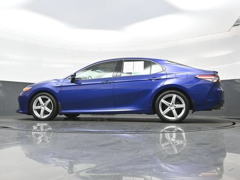 Used 2018 Toyota Camry XLE w/ Four Season Floor Mat Package FWD image 26