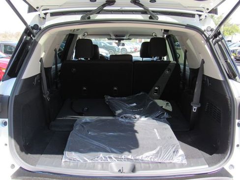 New 2026 Nissan Pathfinder S image 5