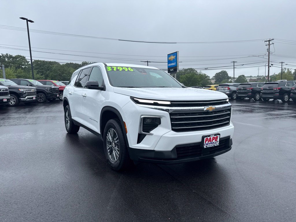 Used 2025 Chevrolet Traverse LT AWD/4WD image 2