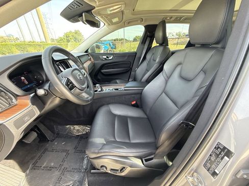 Used 2023 Volvo XC60 B5 Plus AWD/4WD image 30