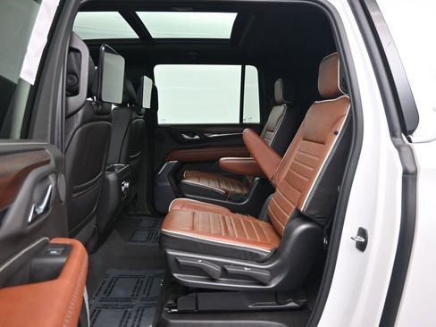 Used 2023 GMC Yukon XL Denali Ultimate AWD/4WD image 28