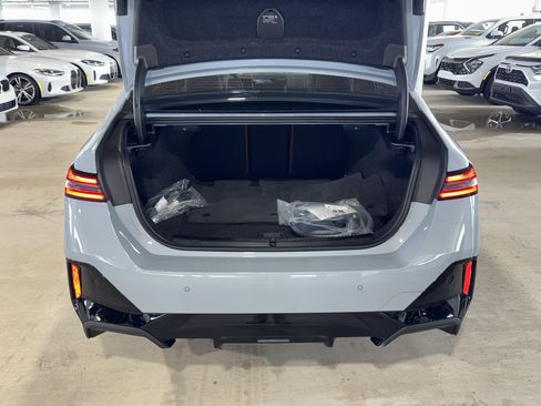 Used 2025 BMW i5 xDrive40 w/ M Sport Package AWD/4WD image 13