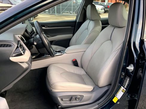 Used 2021 Toyota Camry XLE image 7