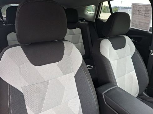 Used 2025 Chevrolet Trax LS w/ LS Convenience Package FWD image 14