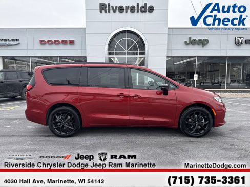 New 2026 Chrysler Pacifica Limited w/ S Appearance Package image 1
