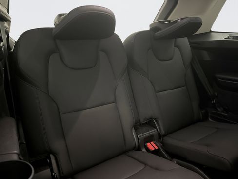 Used 2025 Volvo XC90 B6 Plus image 22