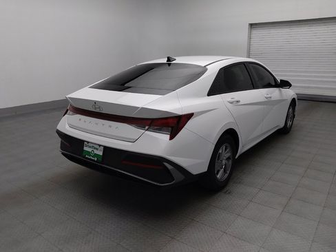 Used 2025 Hyundai Elantra SE FWD image 9