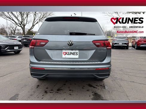 Used 2024 Volkswagen Tiguan SE image 8