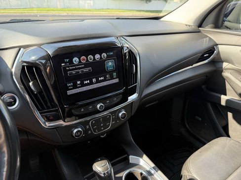 Used 2018 Chevrolet Traverse LT FWD image 18