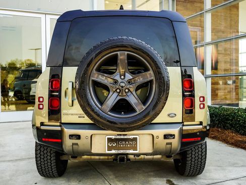 Used 2021 Land Rover Defender 110 X-Dynamic HSE AWD/4WD image 11