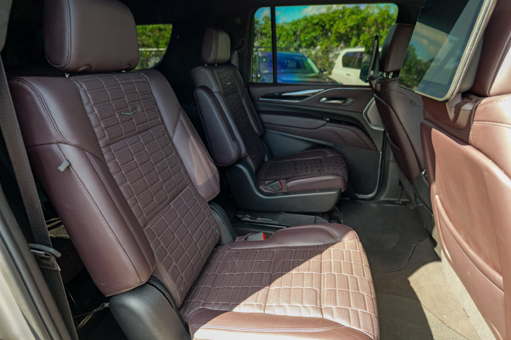 Used 2024 Cadillac Escalade ESV Premium Luxury Platinum AWD/4WD image 35