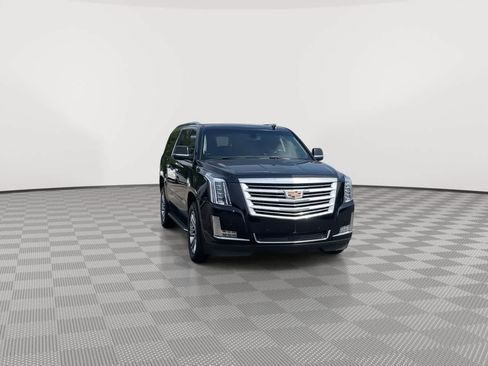 Used 2018 Cadillac Escalade ESV 4WD image 3