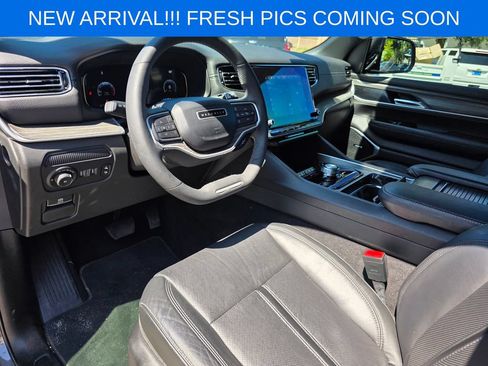 Used 2023 Jeep Wagoneer Series II RWD image 9