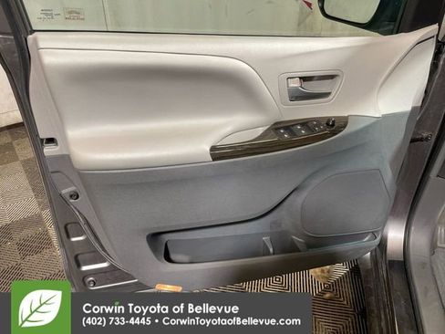 Used 2015 Toyota Sienna XLE image 25