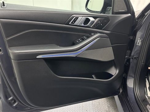 Used 2020 BMW X5 M50i w/ Premium Package image 17