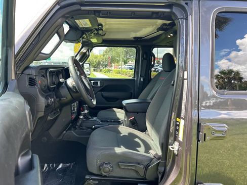 Used 2024 Jeep Wrangler Rubicon image 9