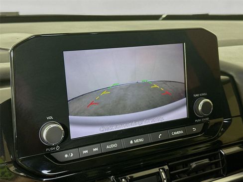 Used 2024 Nissan Pathfinder SV image 13