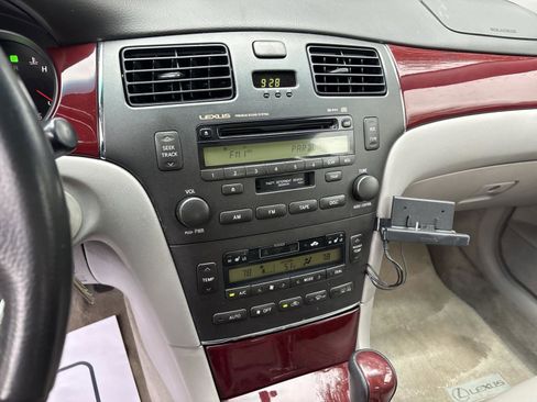 Used 2004 Lexus ES 330 image 14