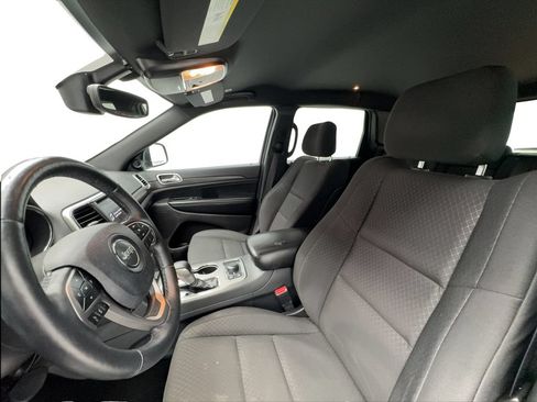 Used 2018 Jeep Grand Cherokee Laredo AWD/4WD image 18