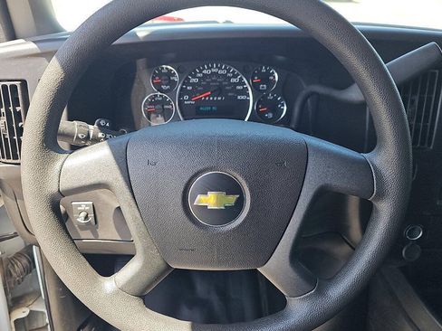 Used 2021 Chevrolet Express 2500 RWD image 17