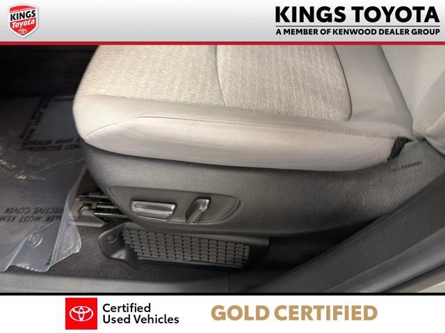 Used 2025 Toyota Sienna LE AWD/4WD image 19