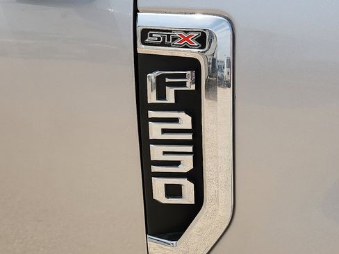 Used 2022 Ford F250 XL w/ STX Appearance Package image 8