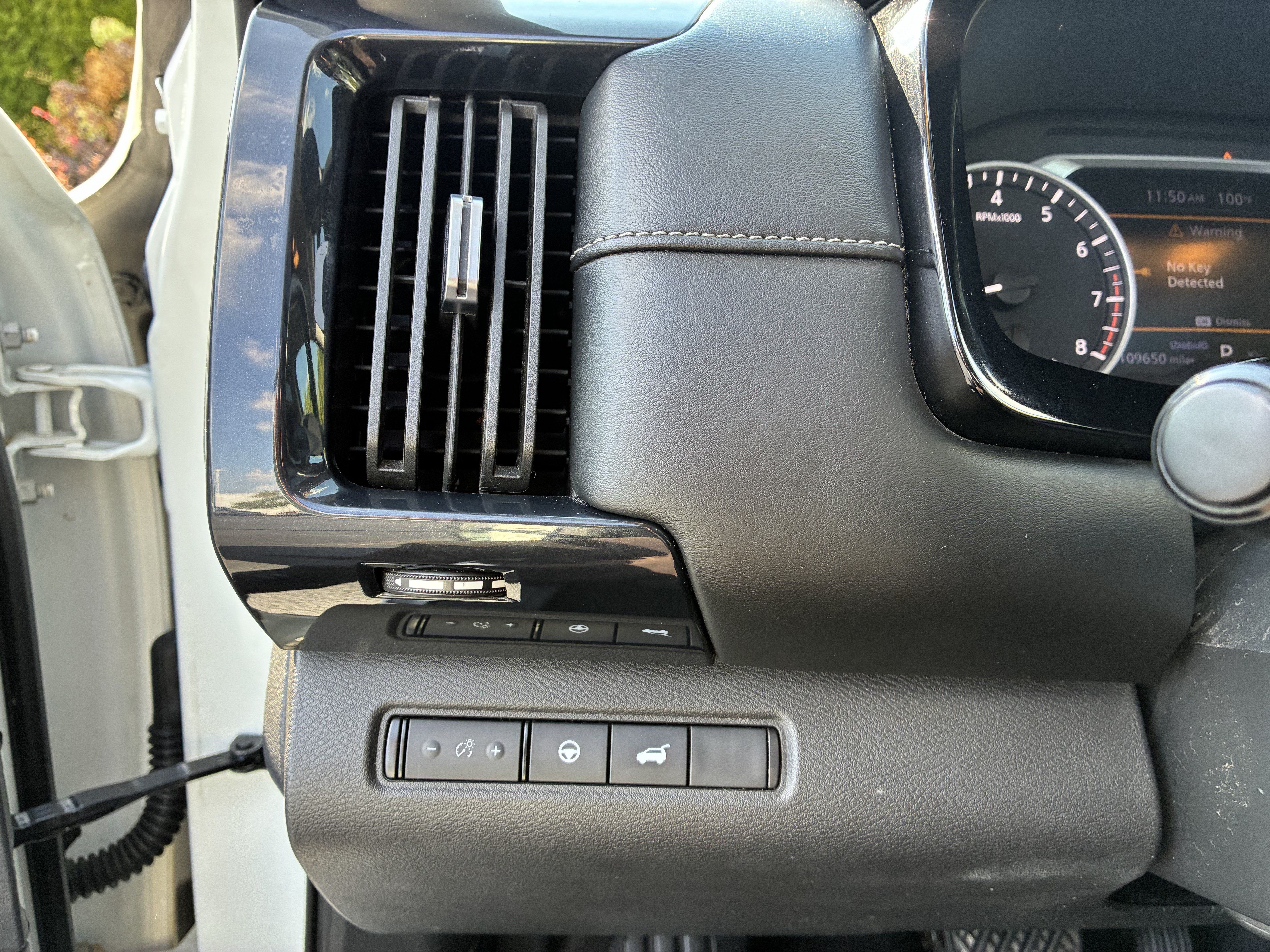 Used 2023 Nissan Pathfinder SV w/ SV Premium Package FWD image 27