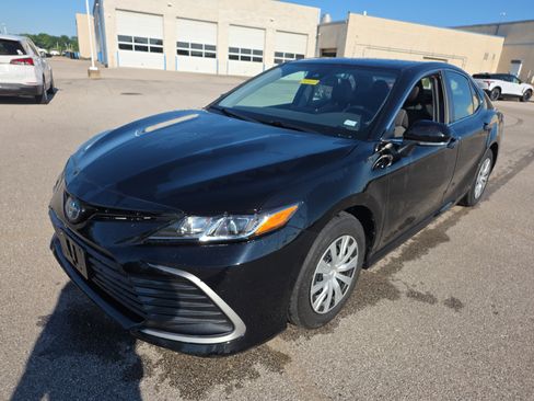 Used 2023 Toyota Camry LE w/ Audio Upgrade Package FWD image 7