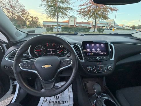 Used 2023 Chevrolet Malibu LS image 9