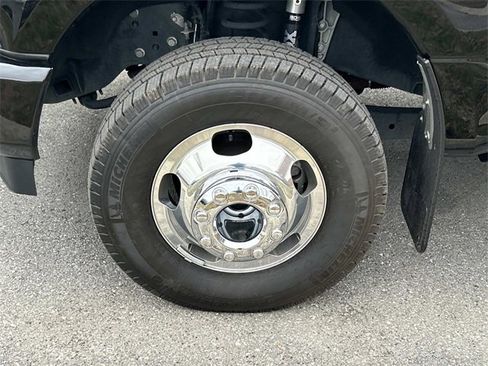 Used 2022 Ford F350 Limited image 10
