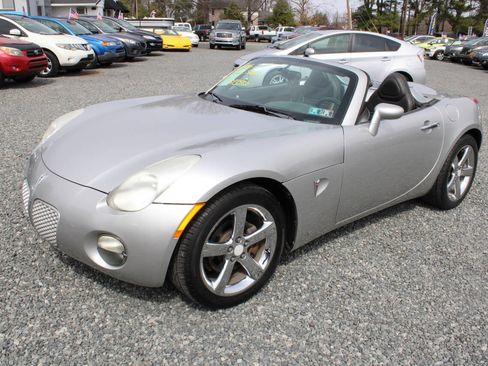 Used 2006 Pontiac Solstice Convertible w/ Premium Package image 2