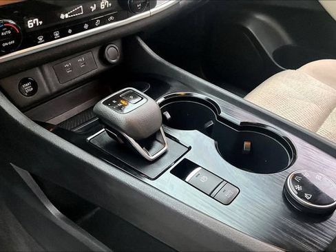 Used 2025 Nissan Rogue SV AWD/4WD image 18