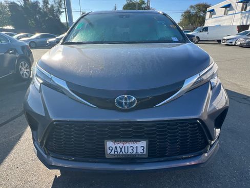 Used 2022 Toyota Sienna XSE w/ XSE Plus Package AWD/4WD image 2