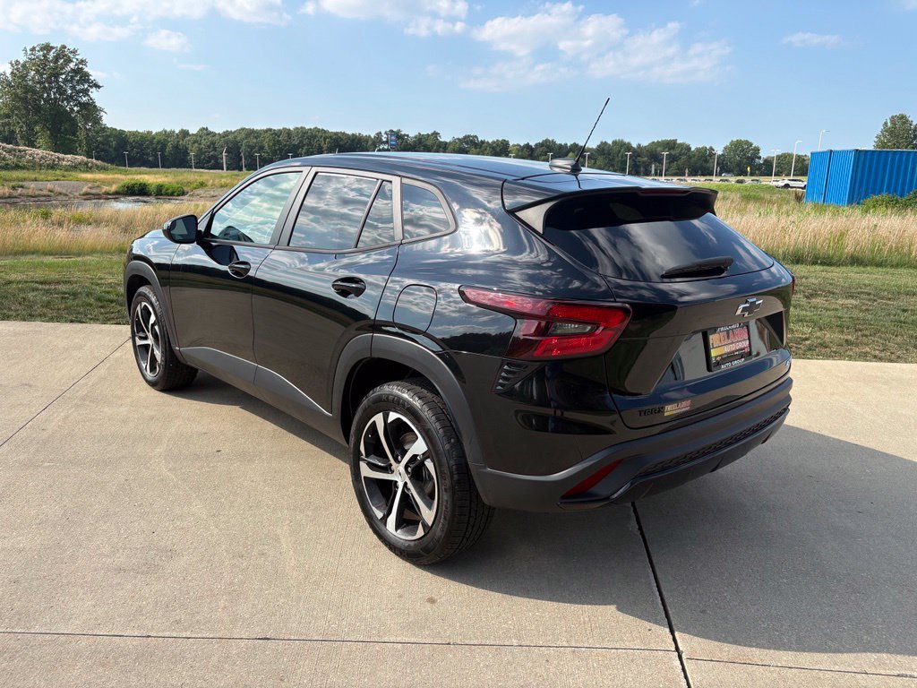 Used 2024 Chevrolet Trax RS w/ Driver Confidence Package FWD image 7