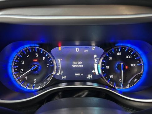 Used 2024 Chrysler Pacifica Touring-L image 14